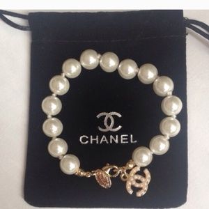 (Re-list) Chanel pearl bracelet