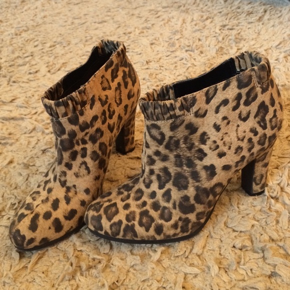 Heeled booties