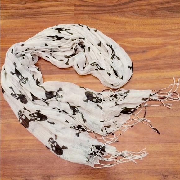 Skull scarf