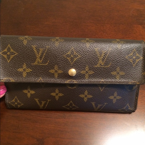 ✨SALES!!✨ Authentic Louis Vuitton Wallet