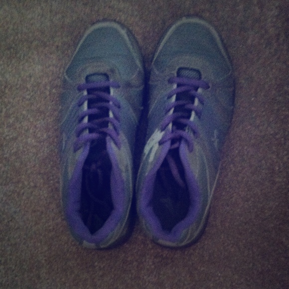 Running shoes - Picture 1 of 2