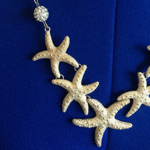 SOLD!! Gold Starfish Necklace - Picture 2 of 3