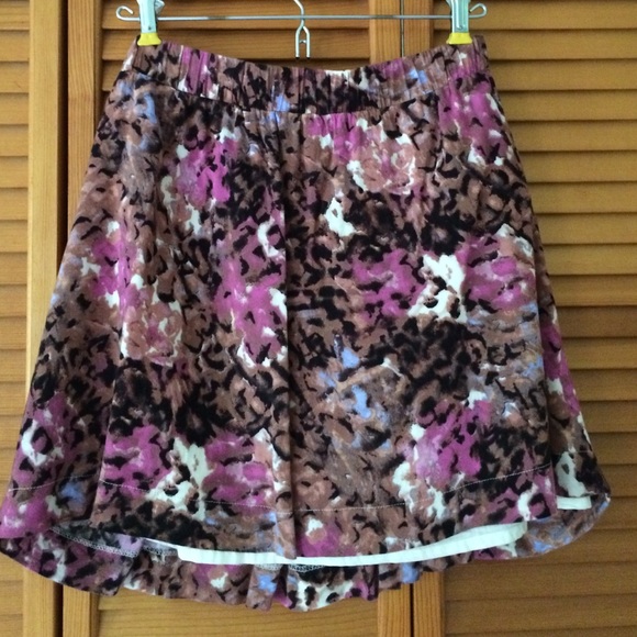 Delia's floral skirt - Picture 3 of 3