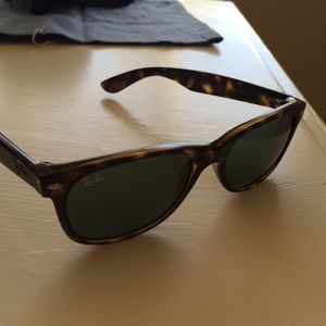 Tortoise Ray Ban wayfarer