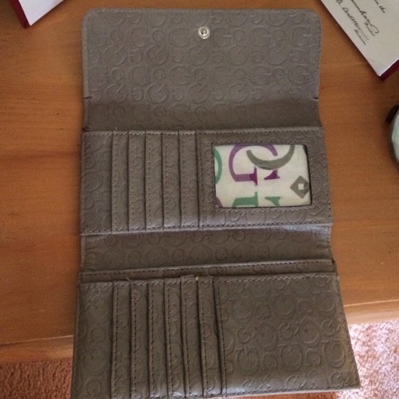 Guess wallet - Picture 3 of 3