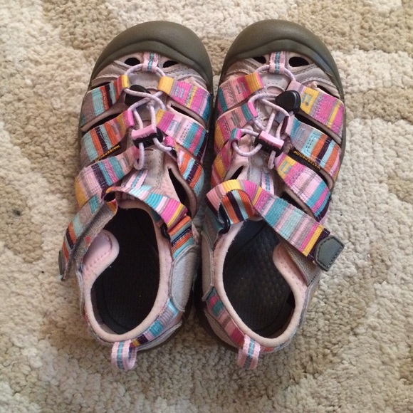 Youth size 3 Keens
