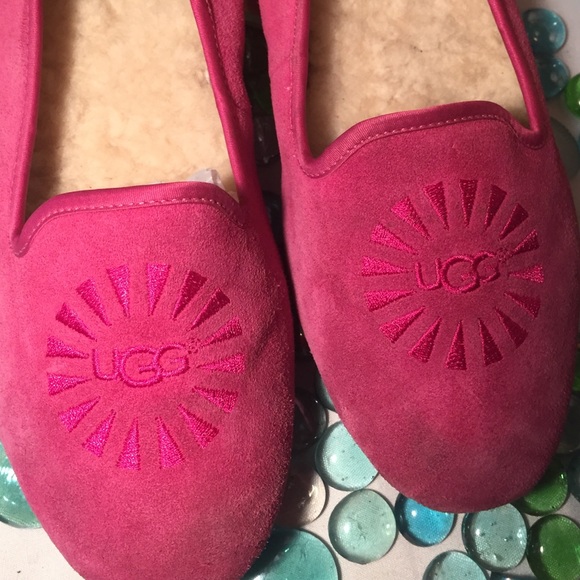 UGG Flats - Picture 3 of 4