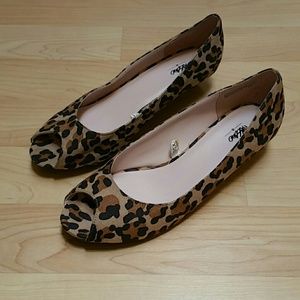 Mossimo peep toe flats