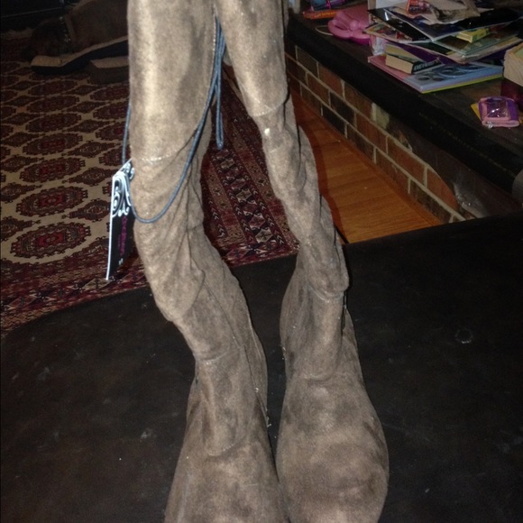 Chocolate brown mid-calf boots - Picture 2 of 4