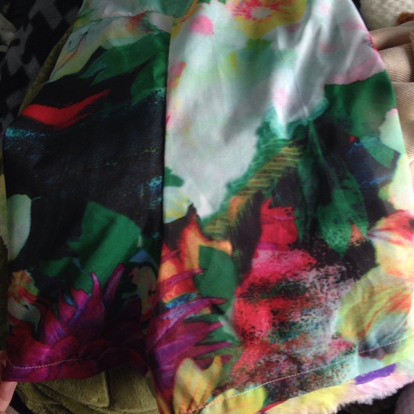 Colorful Lace Romper - Picture 3 of 3