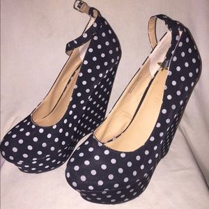 Blue and white polka dot wedges