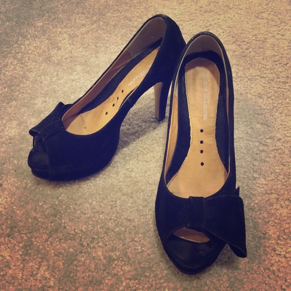 Black shoes