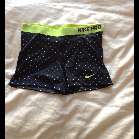 Nike pro workout shorts - Picture 2 of 4
