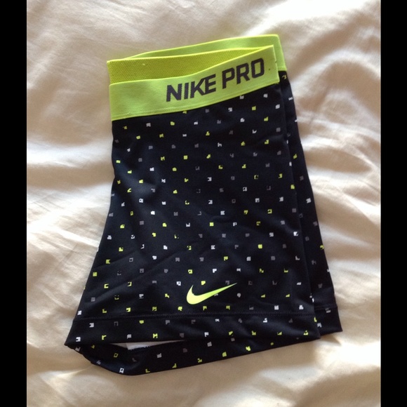 Nike pro workout shorts - Picture 3 of 4