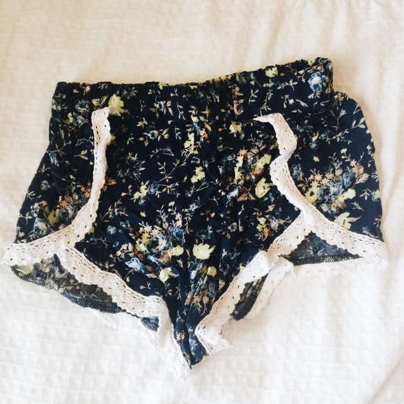 ❗️❗️❗️SOLD Cute floral shorts