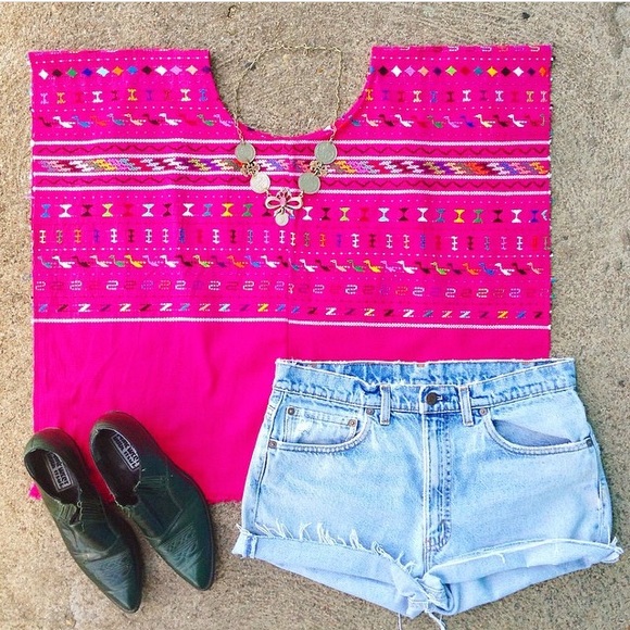 ☀️☀️CLOSET CLOSING SALE!☀️☀️ everything BOGO free! - Picture 1 of 3