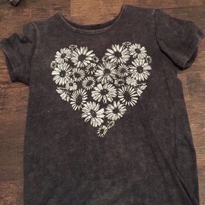 Gray Daisy Heart Tee