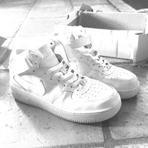 mens Size 9.5 Air Force one mid