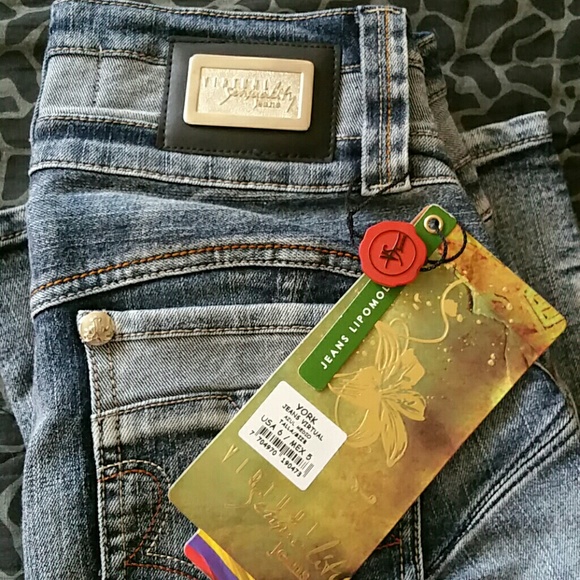 Butt enhancing blue jeans