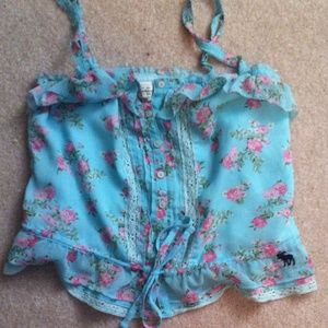 Floral lace detailed crop tank!