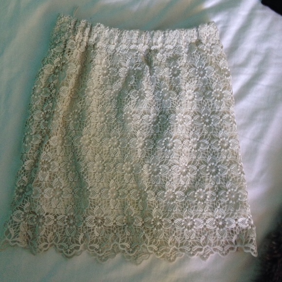 Creme lace skirt
