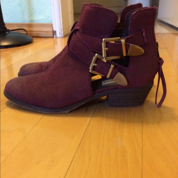 Steve Madden maroon ankle booties!