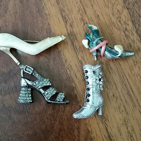 Shoe and boot pins