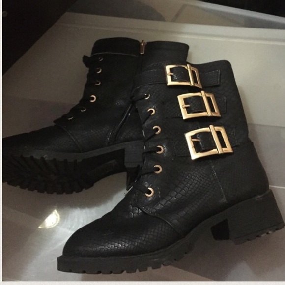 Beautiful Big Buckle Boots snake like material