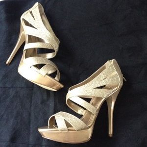 ️🎉️️🎉HOST PICK🎉🎉ALDO gold salvietti heels-NWOB