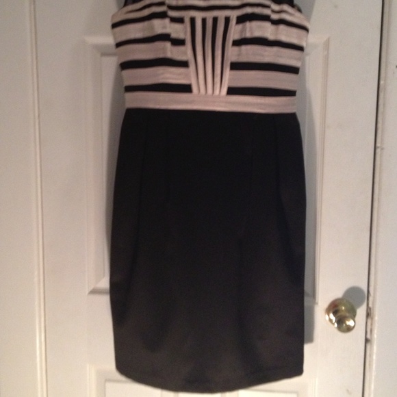 Structured Black Art Deco Cocktail Dress - Picture 2 of 4