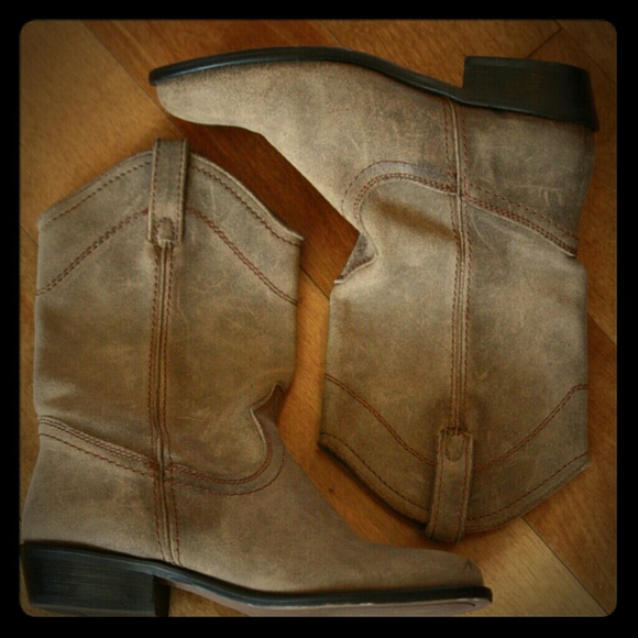 Taupe Steve Madden Distressed 7.5 Cowboy Boots