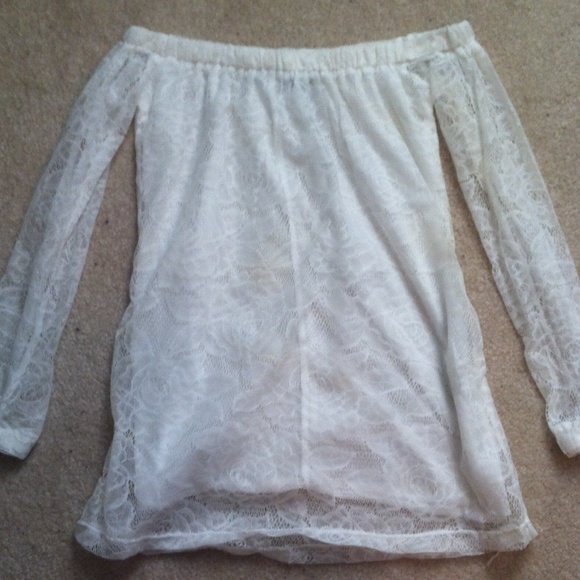 Off the shoulder white lace 3/4 sleeve top!