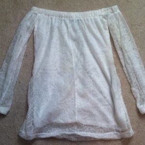 Off the shoulder white lace 3/4 sleeve top!