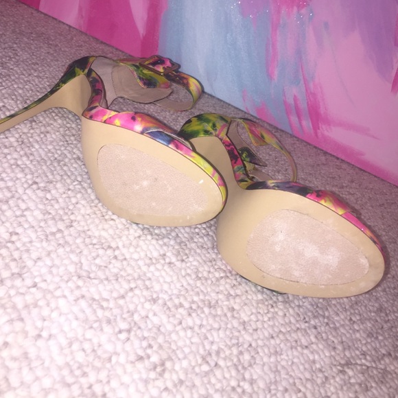 Steve Madden Shoes - Steve Madden floral Marlenee Sandals / Sz 8.5 Steve Madden Shoes - Steve Madden floral Marlenee Sandals / Sz 8.5