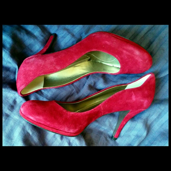 Tahari Colette Red Suede Heels 9.5 M AND 9 M - Picture 2 of 4