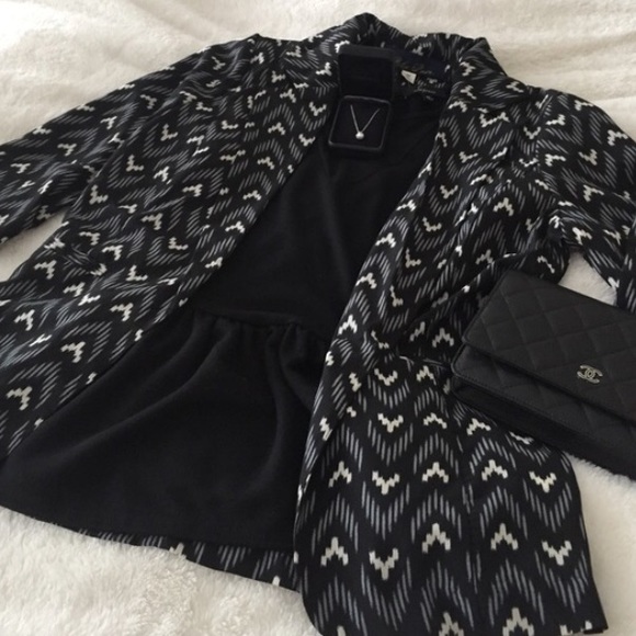 Black and White Lightweight Blazer!