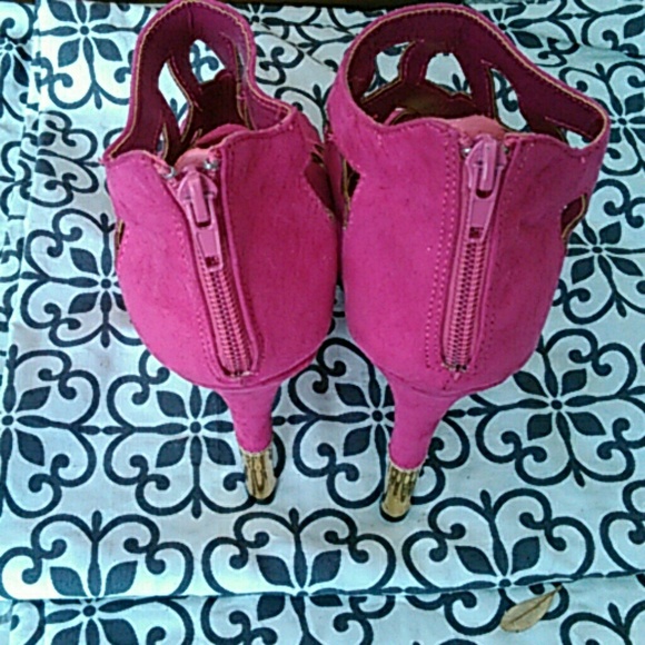 Hot Pink Heels - Picture 4 of 4