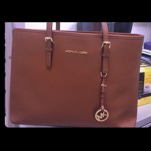 Michael kors jet set saffiano large tote