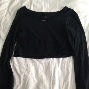 black long sleeve crop top