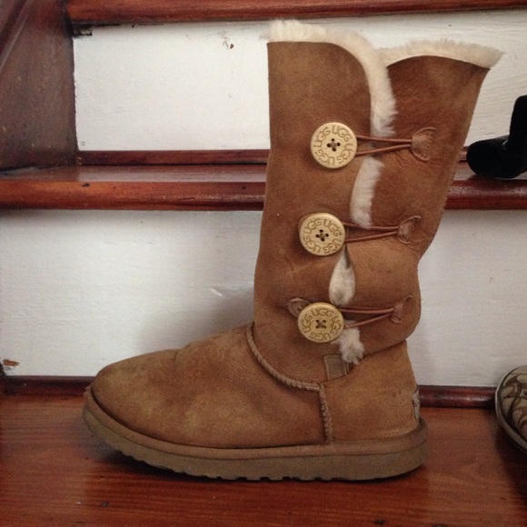 Tan uggs