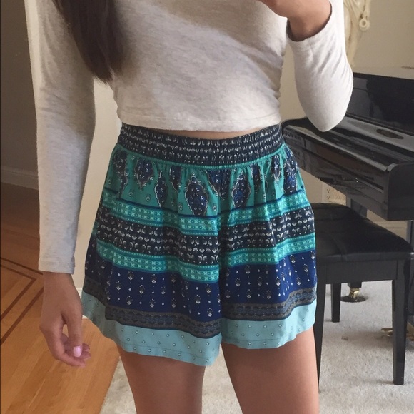 High-waisted/flowy shorts