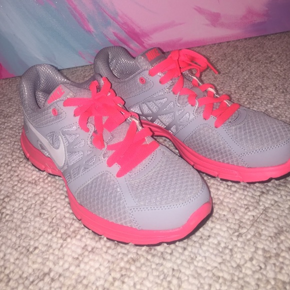 Nike Shoes - Nike Air Relentless 2 / Sz 9 Nike Shoes - Nike Air Relentless 2 / Sz 9