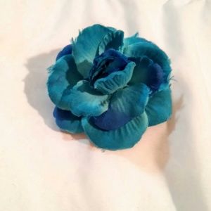 Blue flower for hair or to pin!