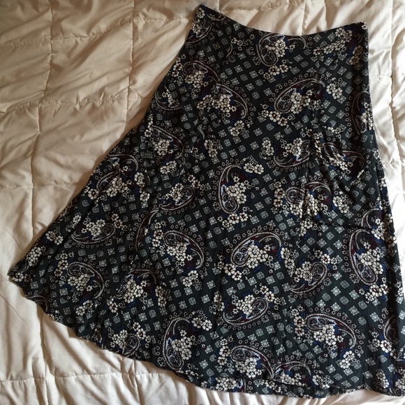 Topshop Dresses & Skirts - Topshop midi skirt