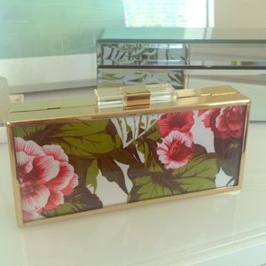 Nila Anthony Clutch