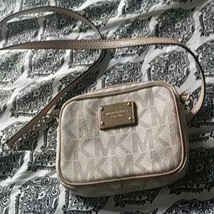 Shoulder purse