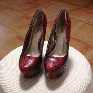 NWOT Qupid heels