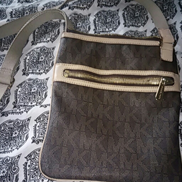 Shoulder purse