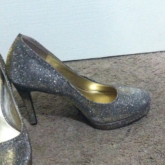 Heels - Picture 2 of 2