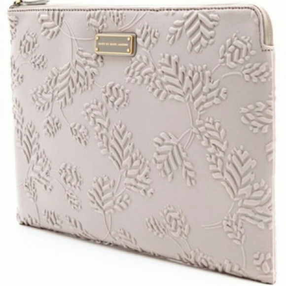 IN SEARCH OF: MARC JACOBS MEREIKA LAPTOP SLEEVE - Picture 1 of 1